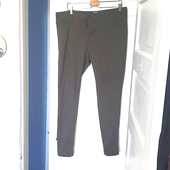 2 for $15 ‐ New York & Co 14 Olive Jeggings - Picture 2 of 8